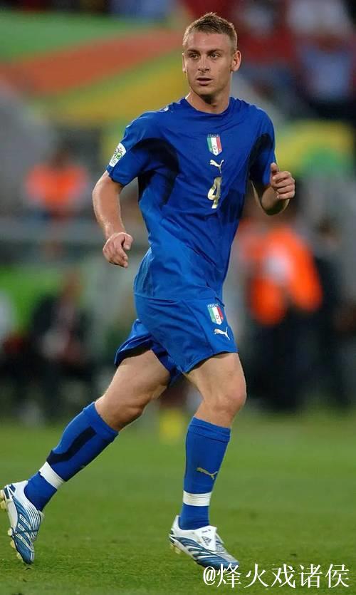 德罗西:国米配得上胜利;社媒评论就像是毒药,别再跟我提它 德罗西:国米配得上胜利;社媒评论就像是毒药,别再跟我提它