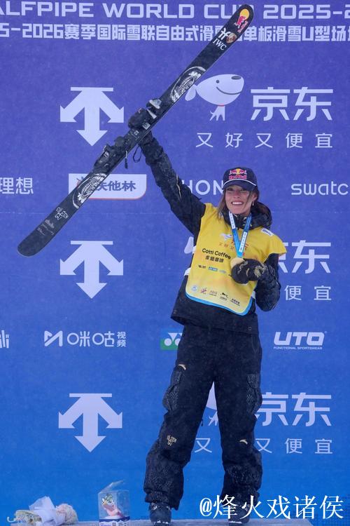 谷爱凌云顶站U型场地世界杯逆袭夺冠:自信源于不懈努力 谷爱凌云顶站U型场地世界杯逆袭夺冠:自信源于不懈努力