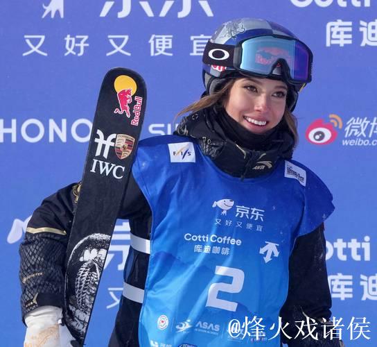 谷爱凌云顶站U型场地世界杯逆袭夺冠:自信源于不懈努力 谷爱凌云顶站U型场地世界杯逆袭夺冠:自信源于不懈努力